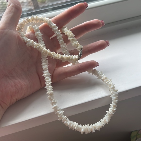 Puka shell necklace - Picture 4 of 4